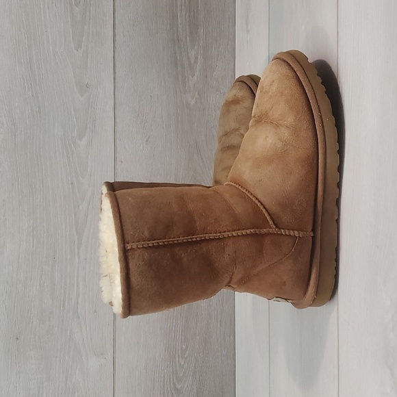 Ugg Australia Women 5825 Ankle Short Leather Boots shoes sz 7 - Picture 1 of 11